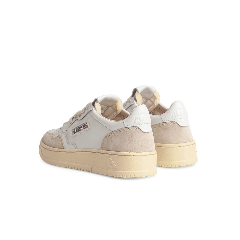 nur-70-00-eur-fur-autry-baskets-medalist-low-blanche-beige-online-im-shop_4.png