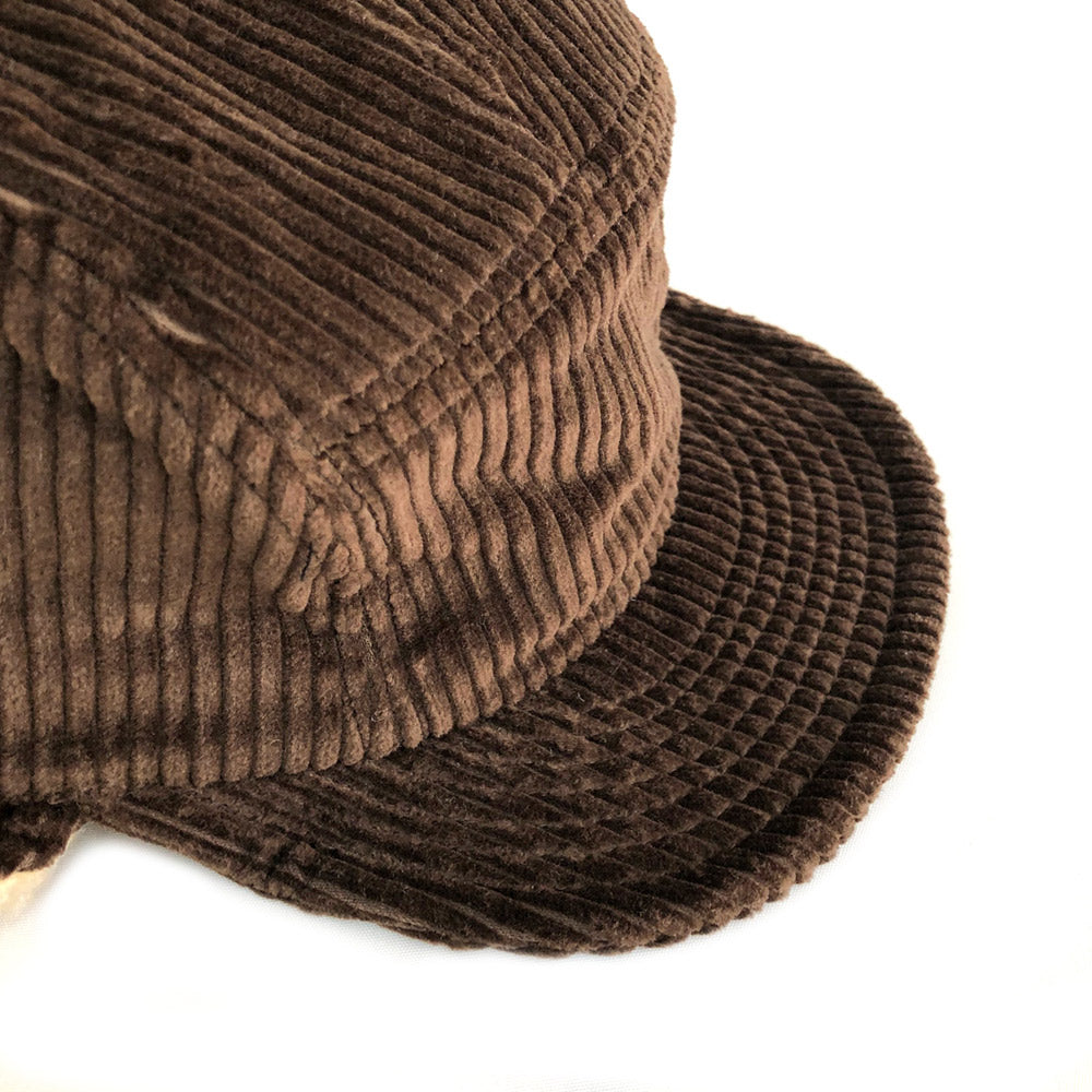 nur-50-00-eur-fur-cableami-casquette-en-velours-marron-online-im-shop_3.jpg